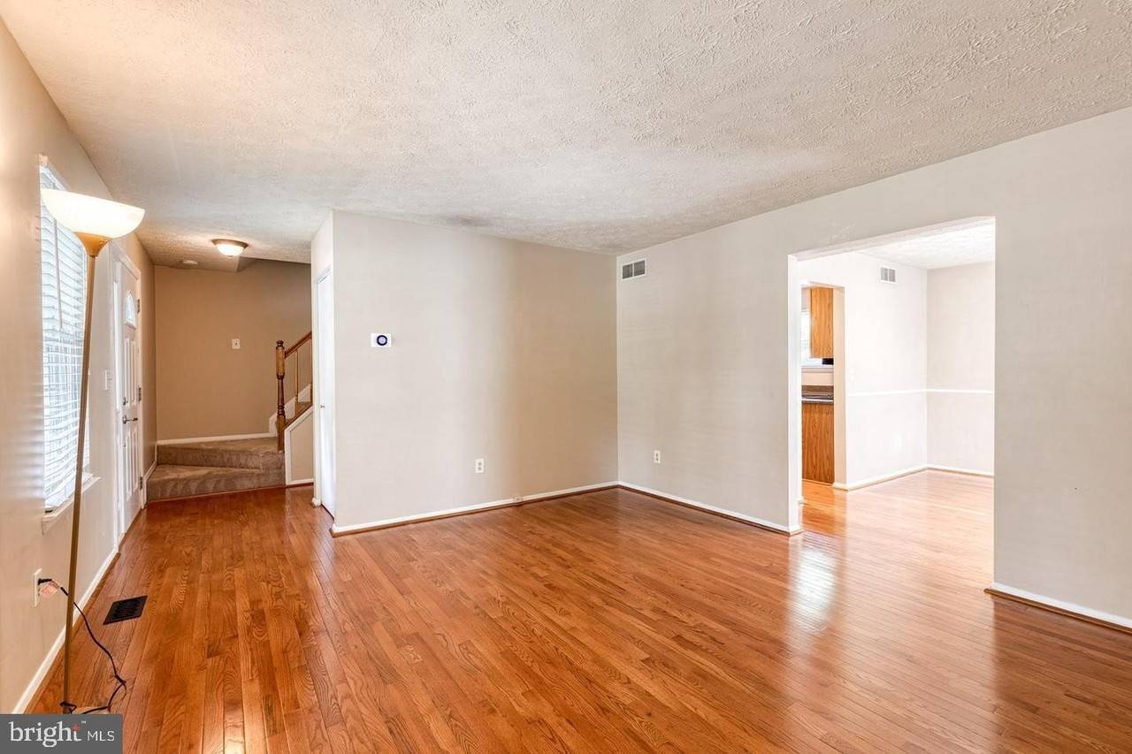 7846 Dero Dr - Photo 6 of 33
