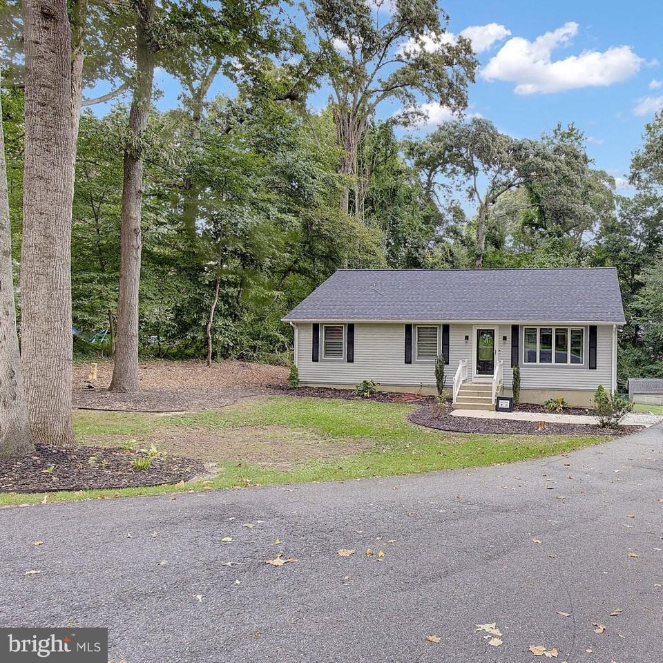 5822 Long Beach Dr - Photo 3 of 40