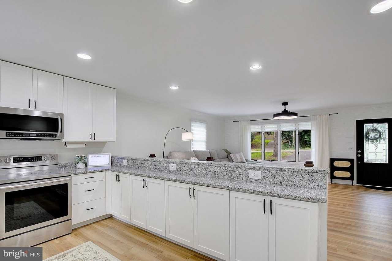 5822 Long Beach Dr - Photo 4 of 40
