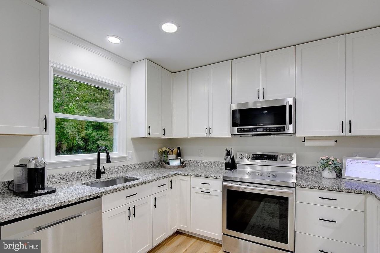 5822 Long Beach Dr - Photo 6 of 40