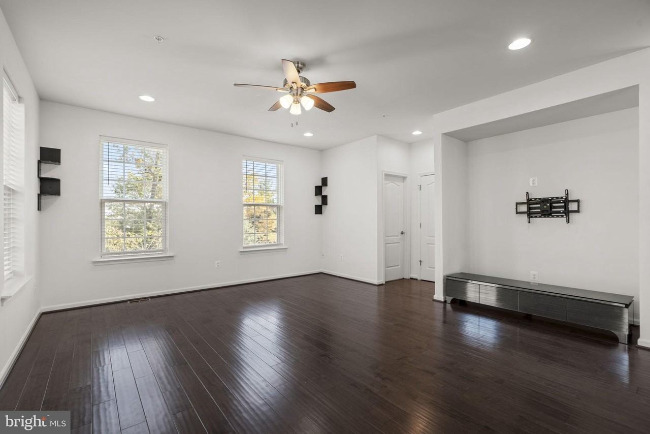 7701 Ken Dannager Ct - Photo 5 of 43