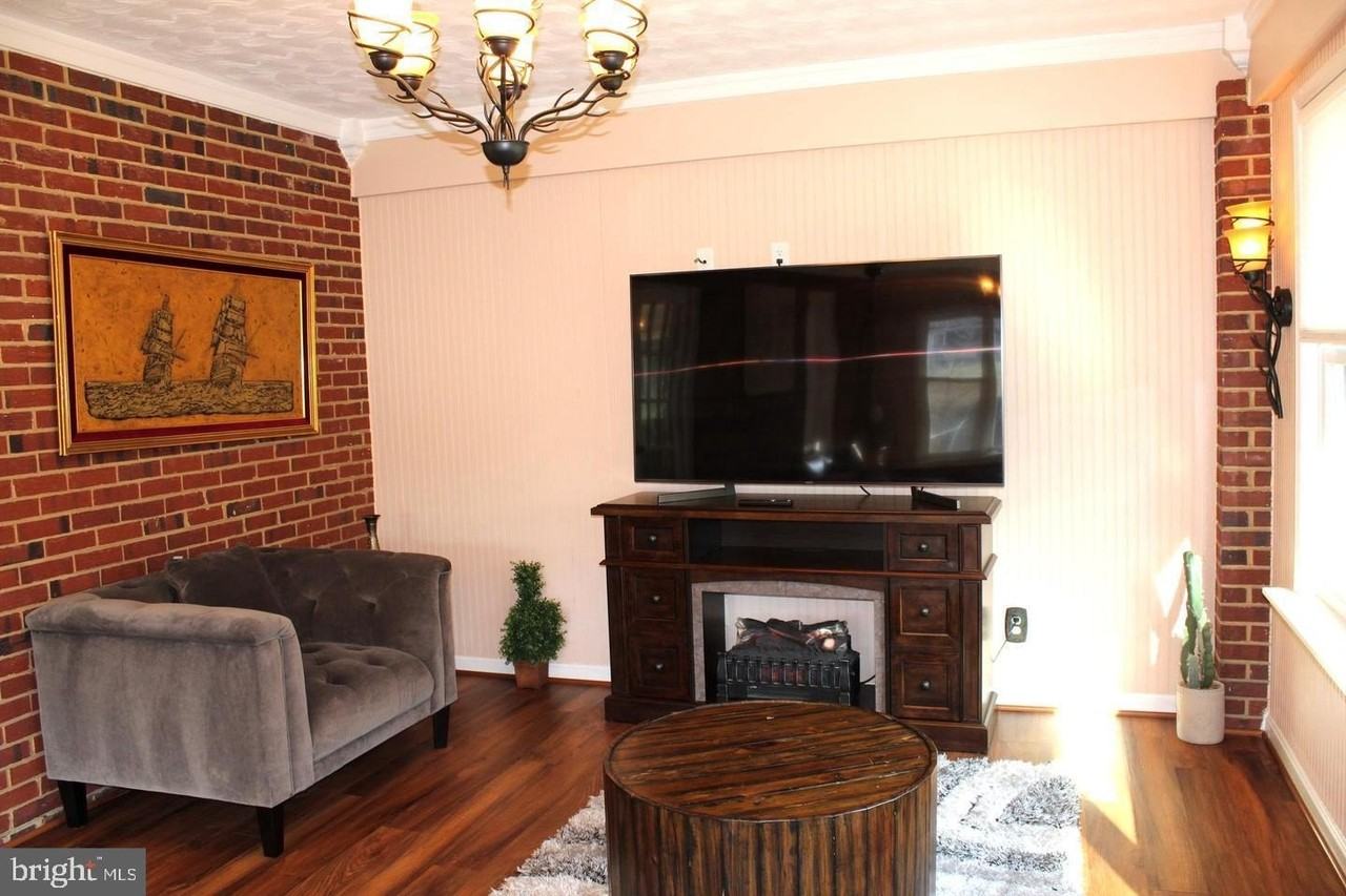 403 Careybrook Ln - Photo 3 of 35