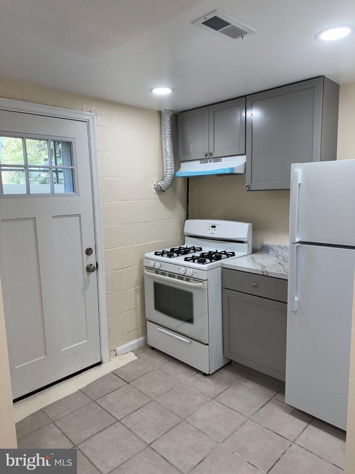 5208 Edgewood Rd - Photo 3 of 20
