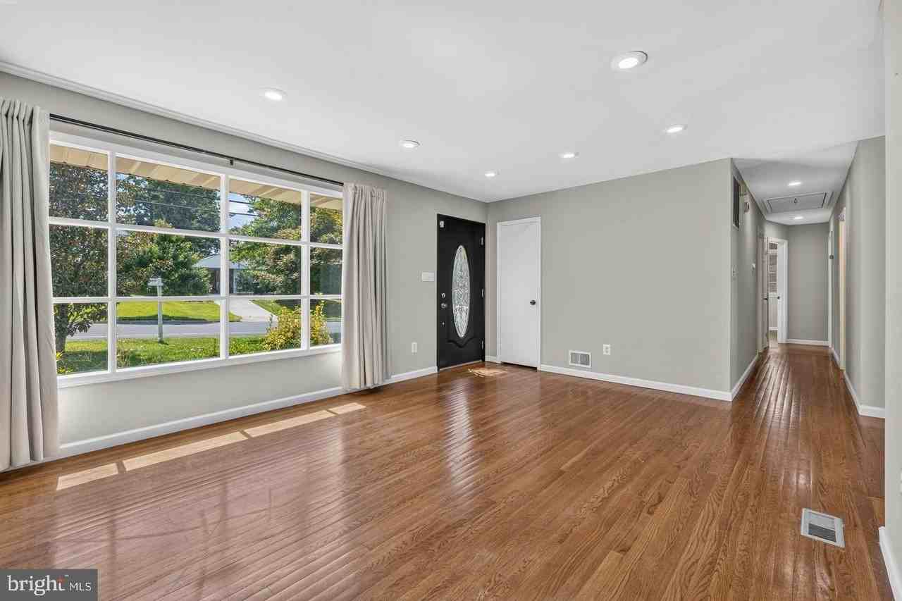13124 Greenmount Ave - Photo 5 of 40