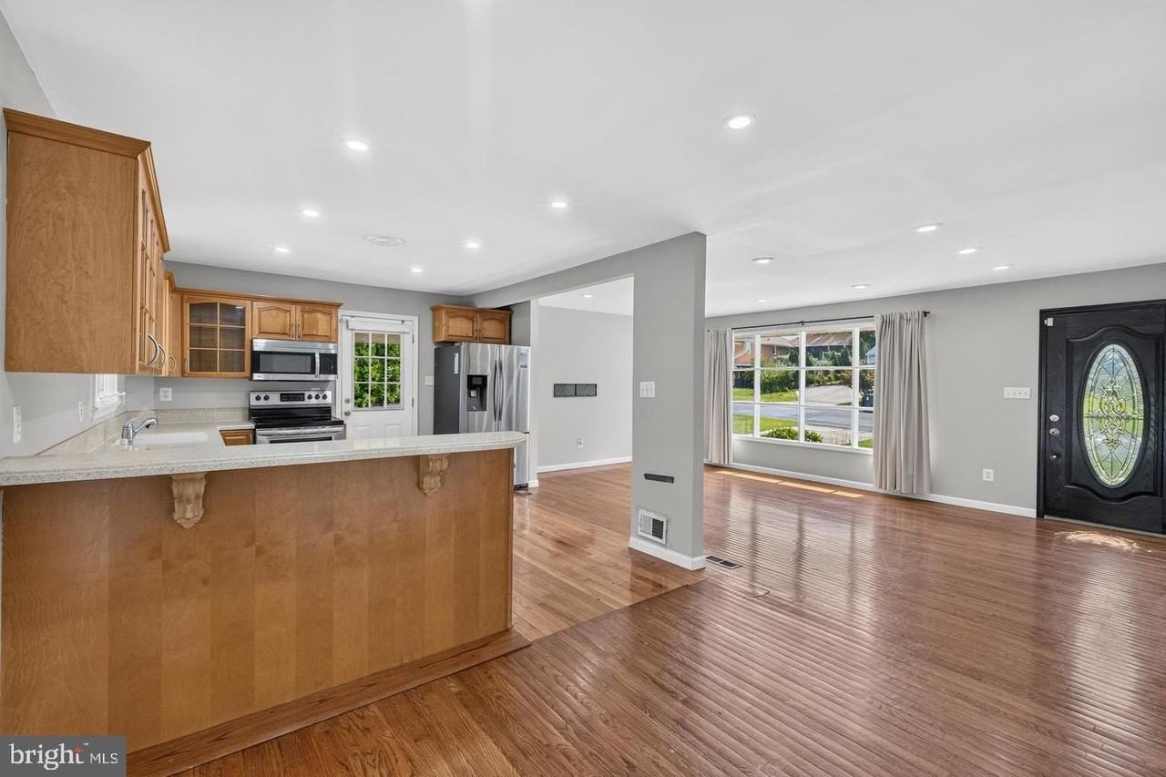 13124 Greenmount Ave - Photo 7 of 40