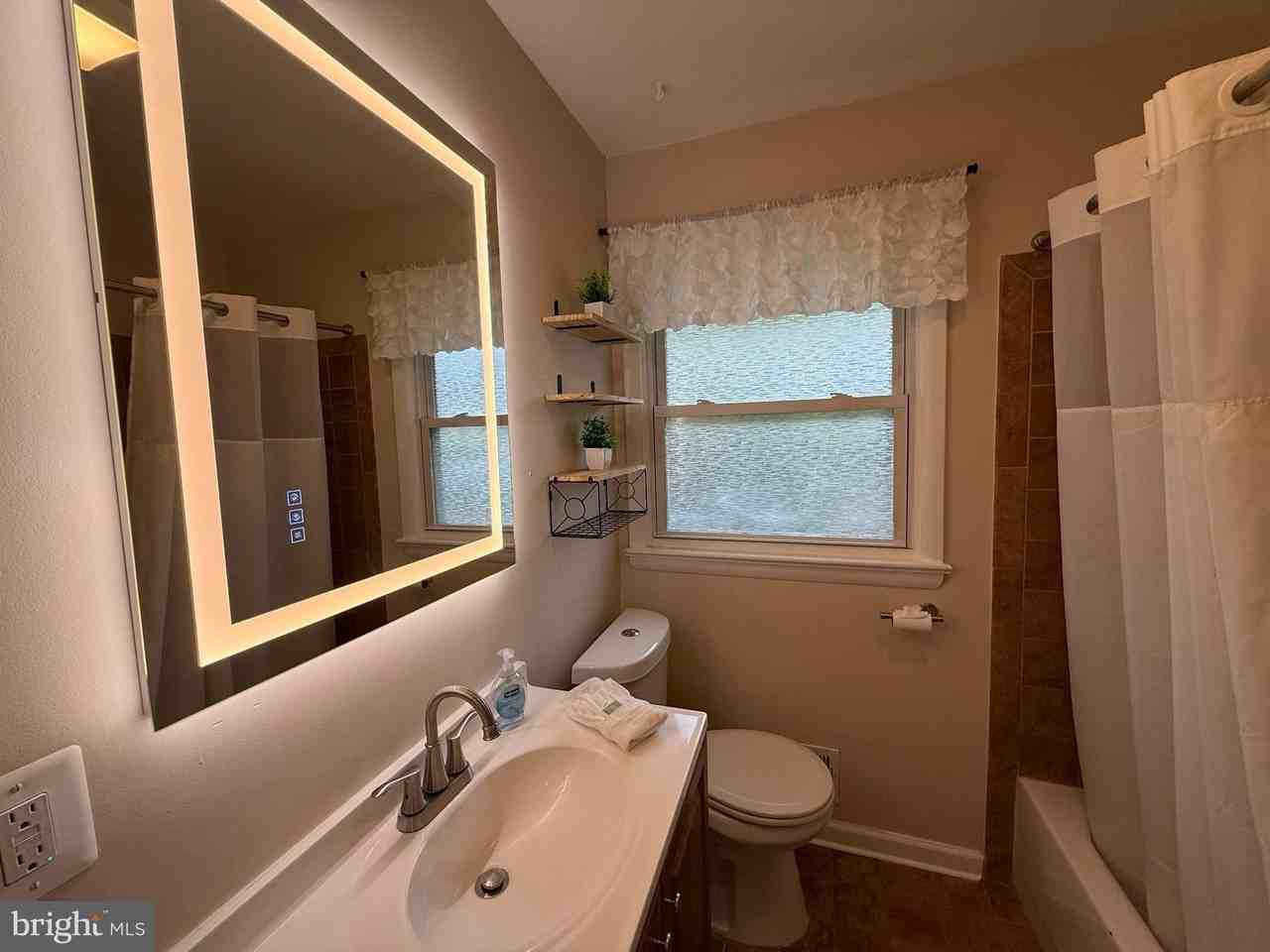 2208 Vermont Ave - Photo 6 of 30