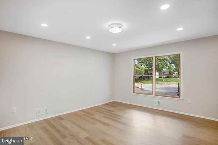 615 Beach Blvd - Photo 5 of 8