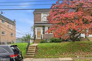 featured image of 240 W Wyncliffe Ave