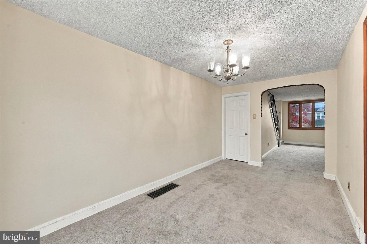 240 W Wyncliffe Ave - Photo 2 of 25