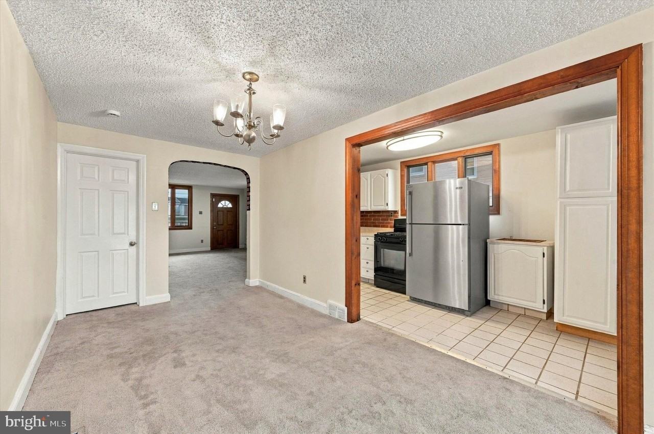 240 W Wyncliffe Ave - Photo 4 of 25