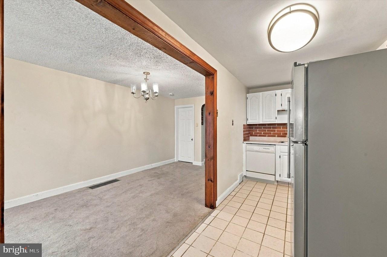 240 W Wyncliffe Ave - Photo 5 of 25