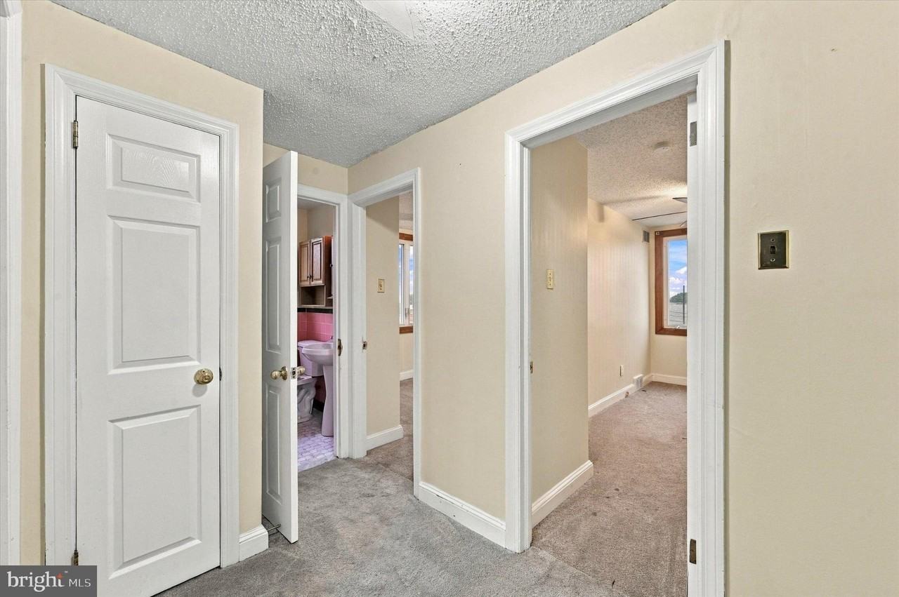 240 W Wyncliffe Ave - Photo 6 of 25