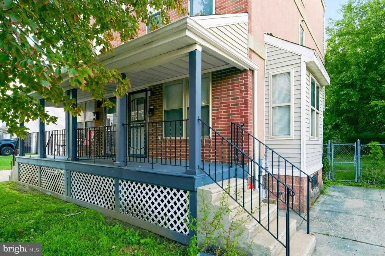 1917 W Master St - Photo 2 of 24