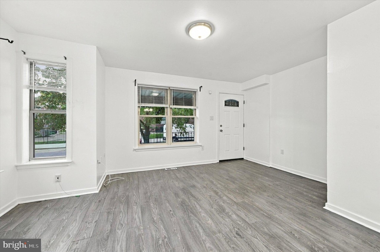 1917 W Master St - Photo 3 of 24