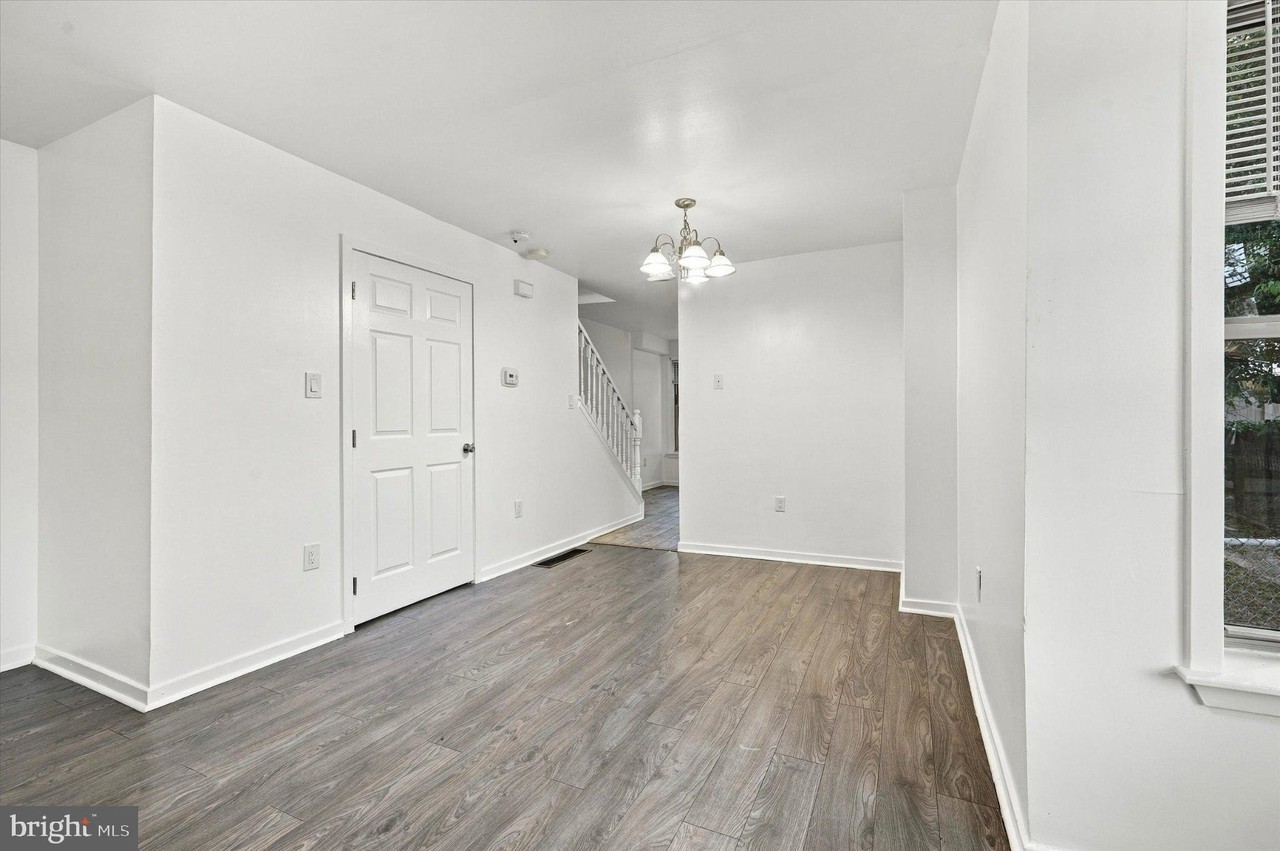 1917 W Master St - Photo 6 of 24
