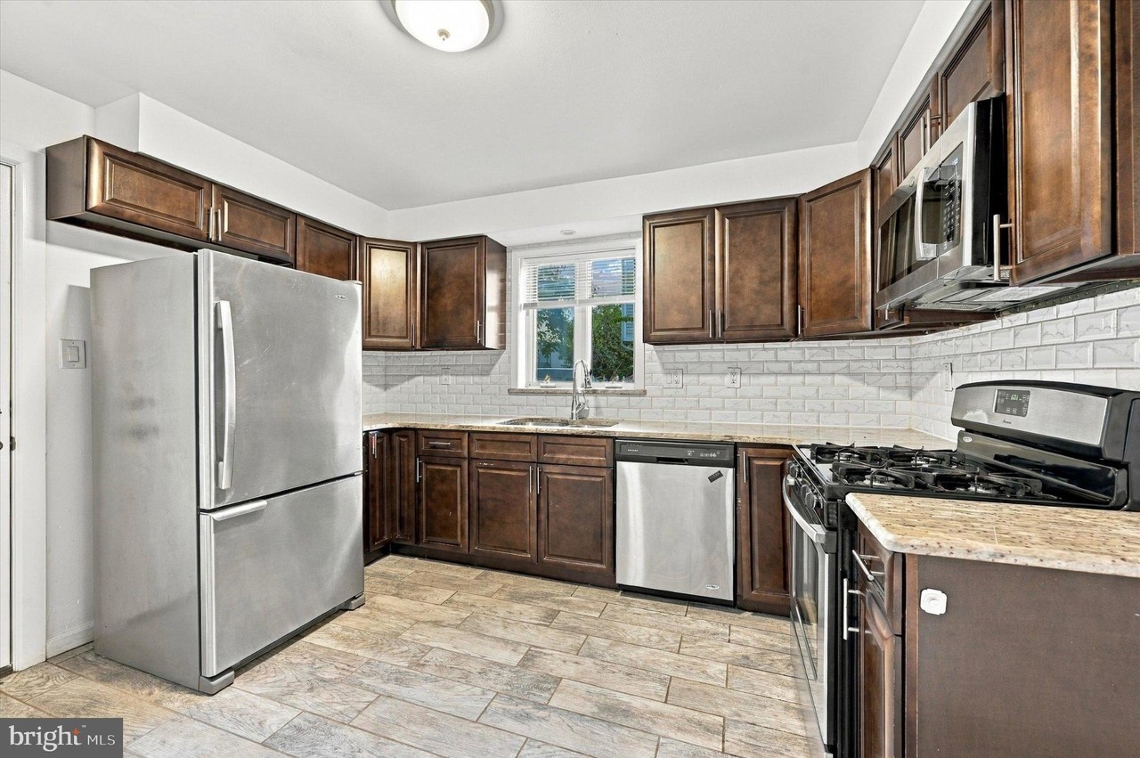 1917 W Master St - Photo 7 of 24