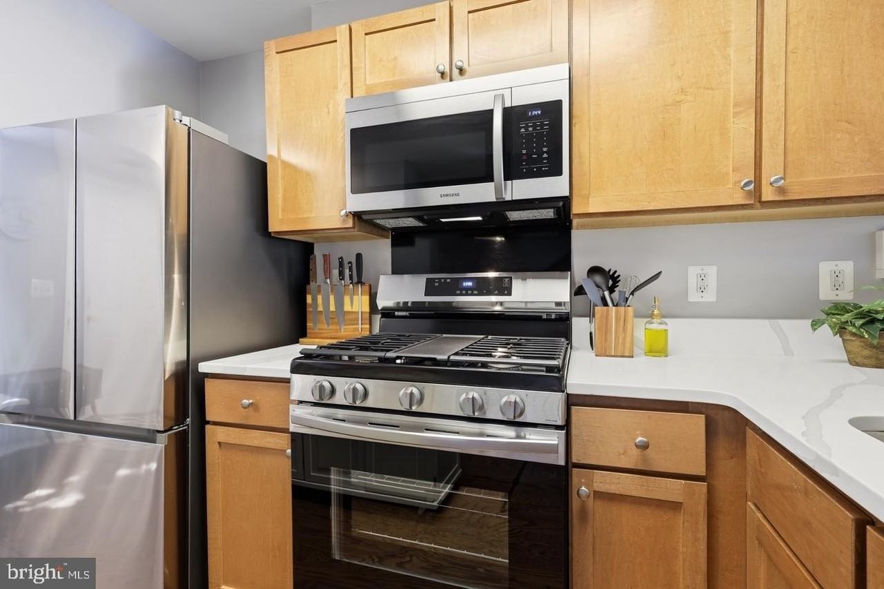 1457A N Van Dorn St - Photo 4 of 23