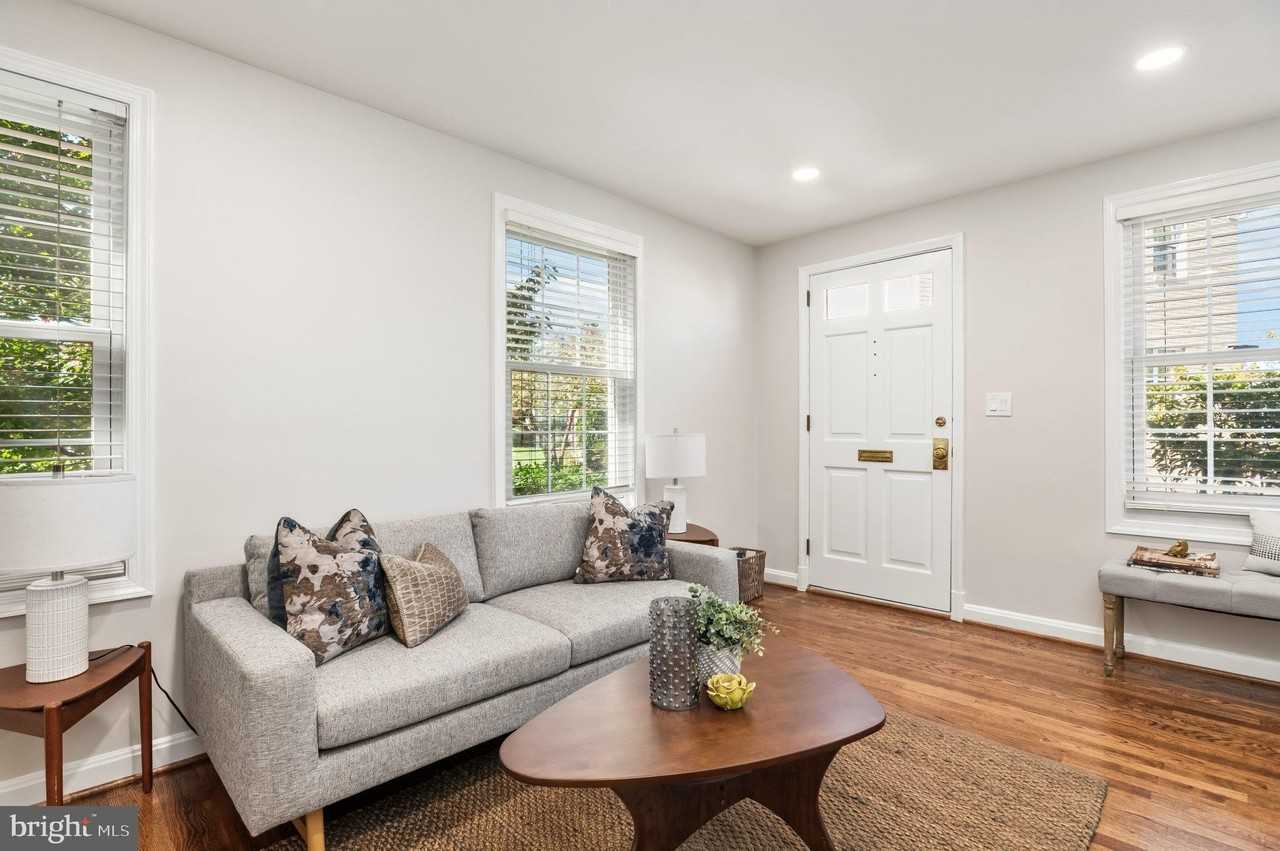 3743 Keller Ave - Photo 4 of 27
