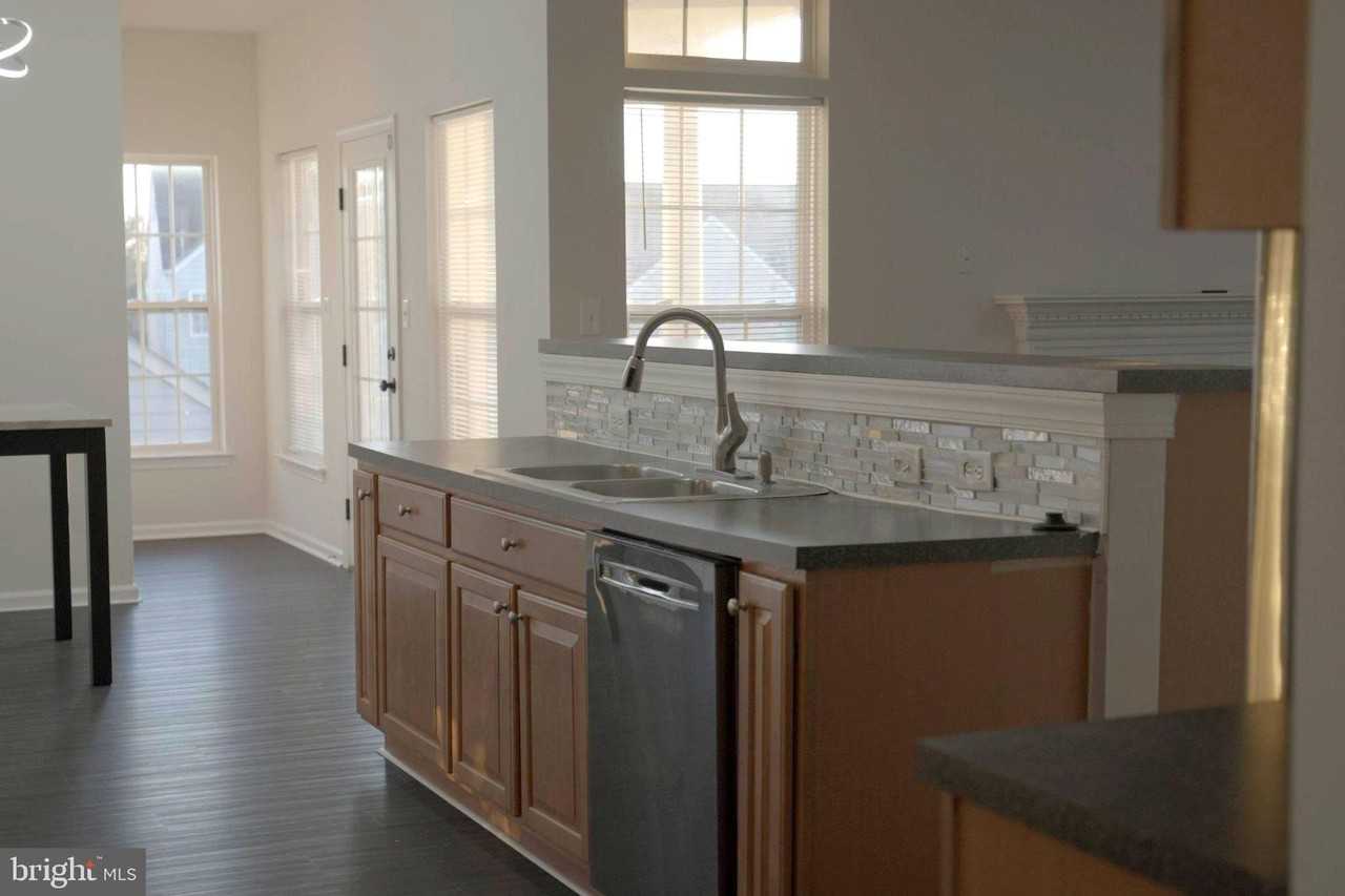 16274 Radburn St - Photo 3 of 36
