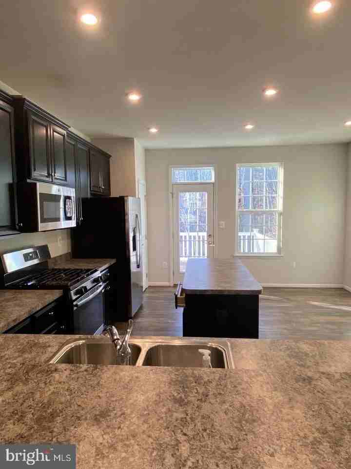 710 River Crest Way - Photo 3 of 47