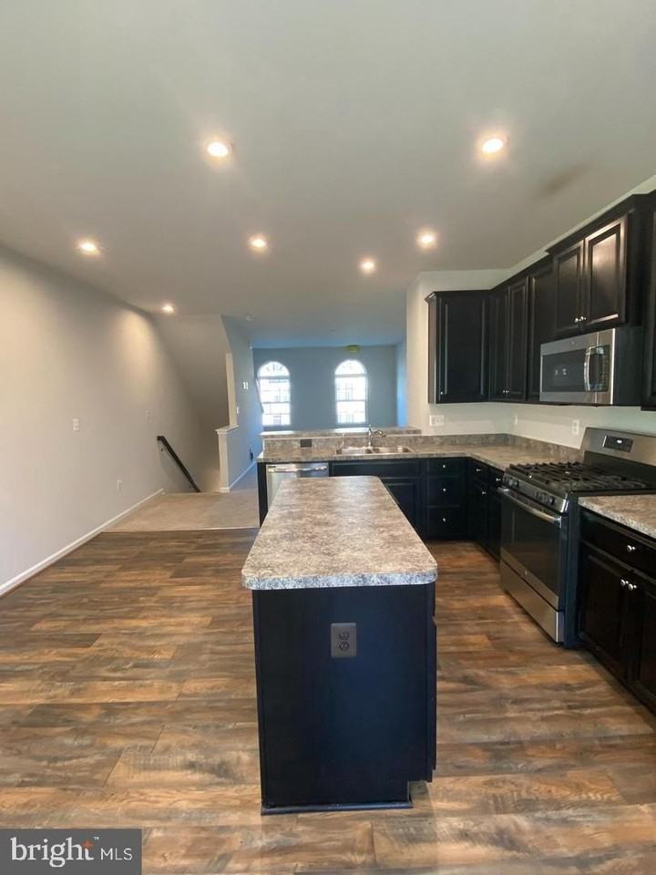 710 River Crest Way - Photo 4 of 47