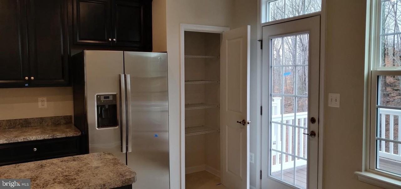 710 River Crest Way - Photo 6 of 47
