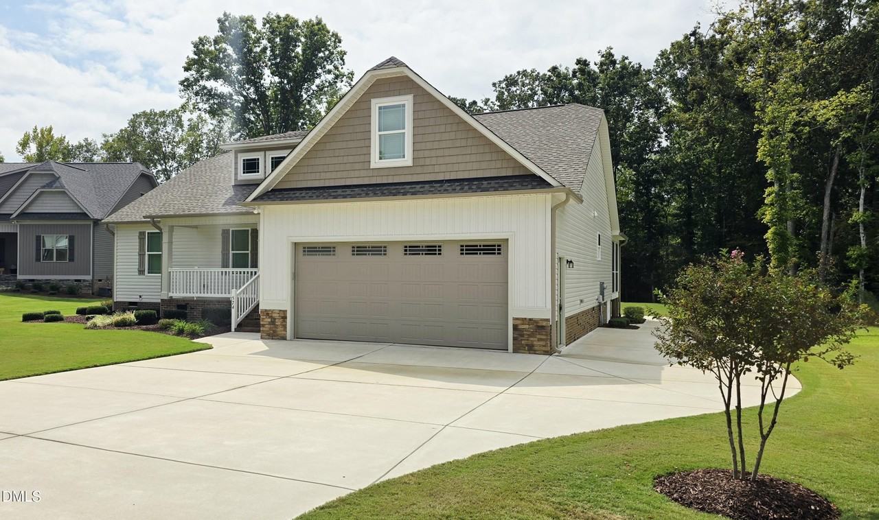 574 Long Grass Dr - Photo 2 of 16