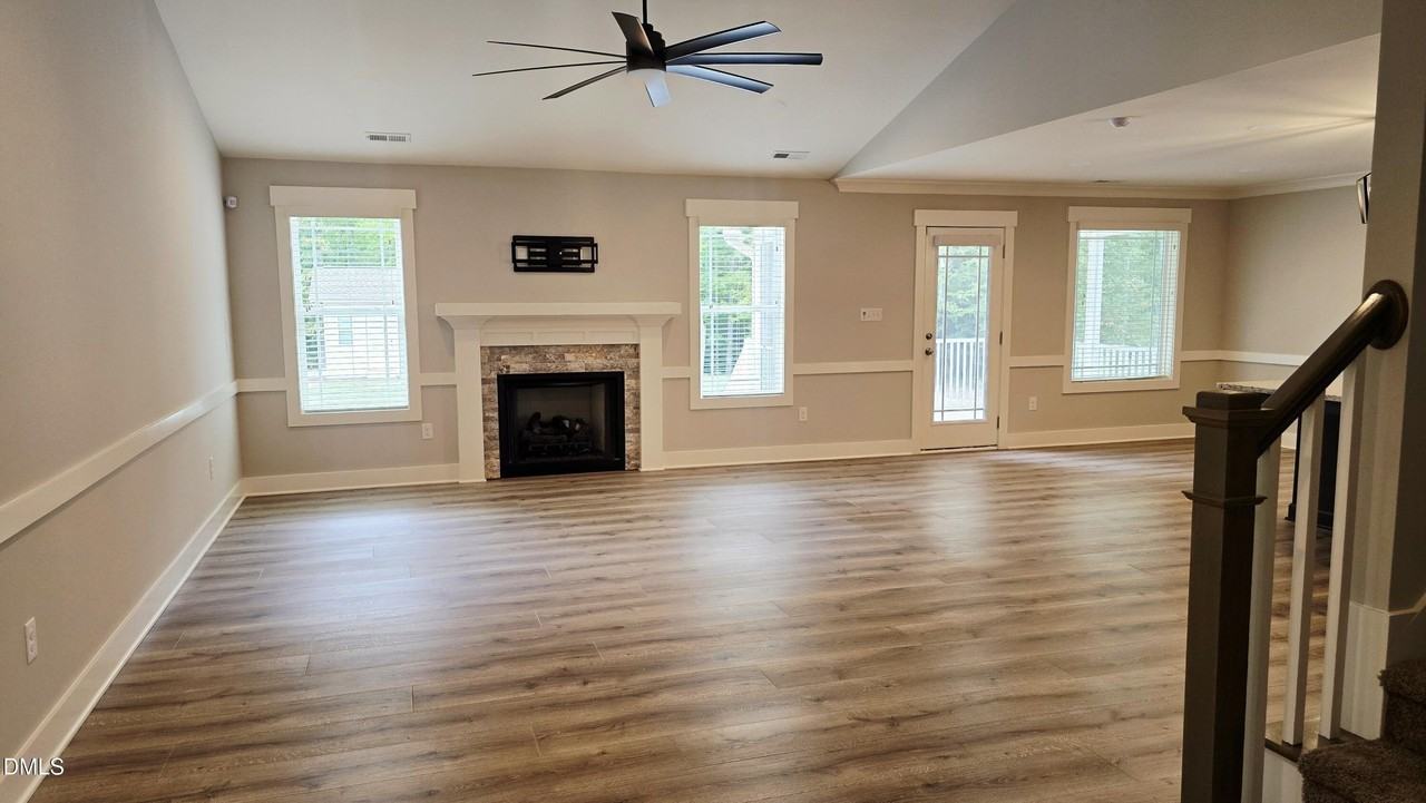 574 Long Grass Dr - Photo 4 of 16