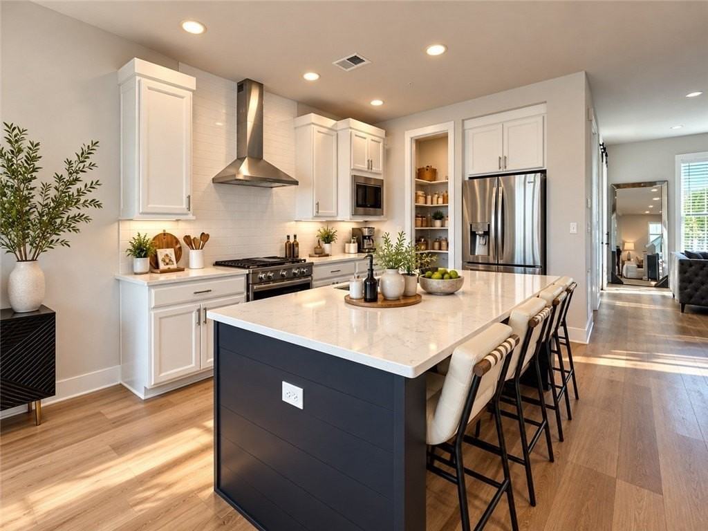 312 E Lake St - Photo 3 of 34