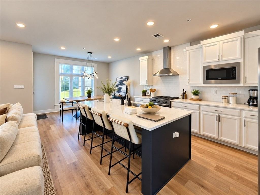 312 E Lake St - Photo 4 of 34