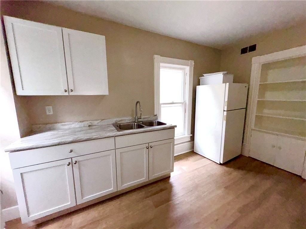 623 Beech St - Photo 5 of 12
