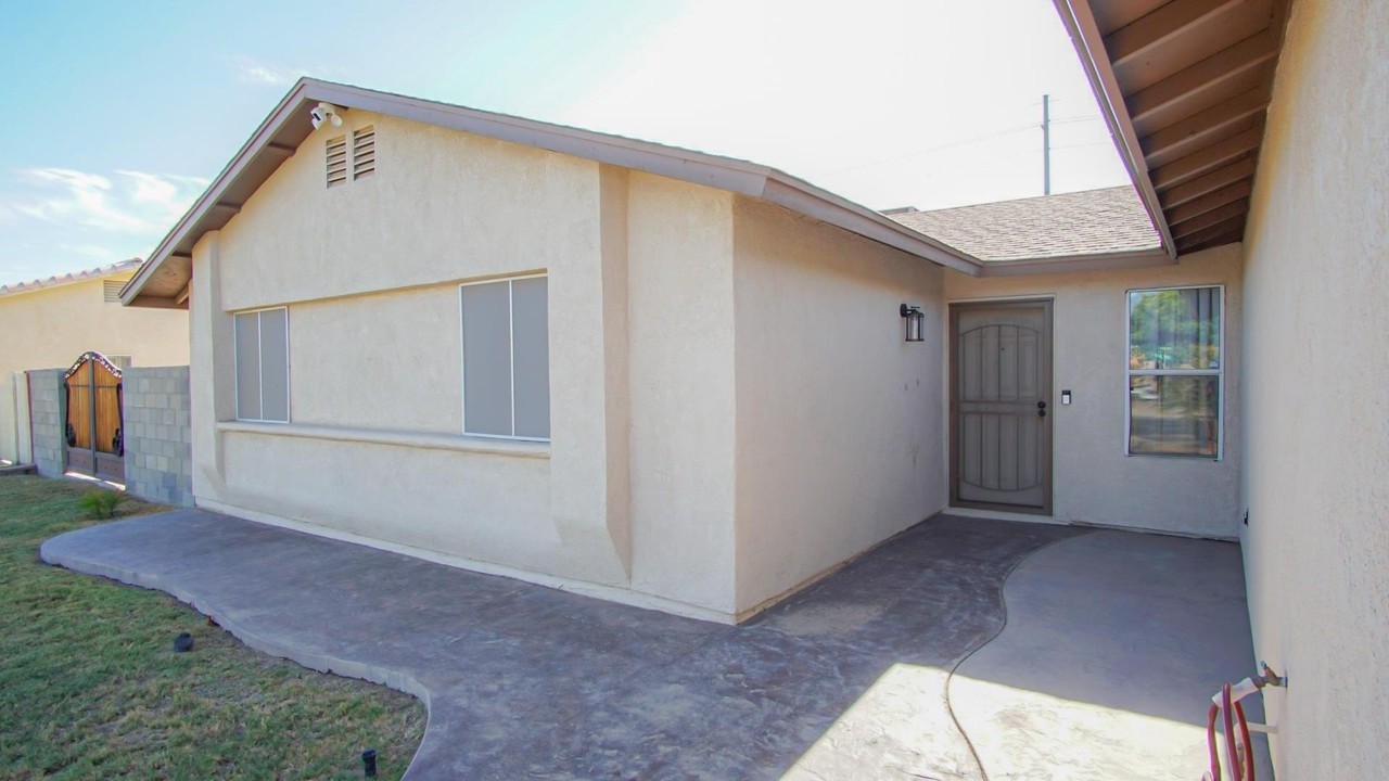 2620 S 32nd Ave - Photo 3 of 26