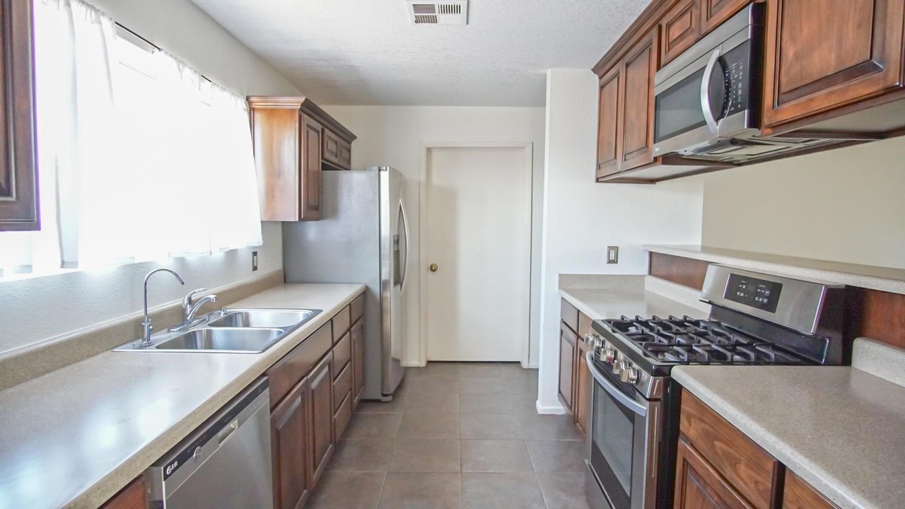2620 S 32nd Ave - Photo 7 of 26