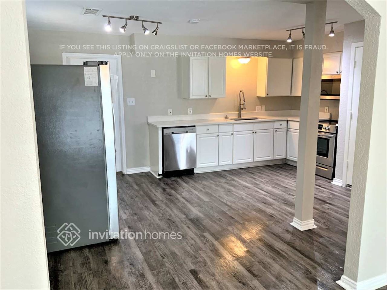 904 N Wood St - Photo 4 of 14