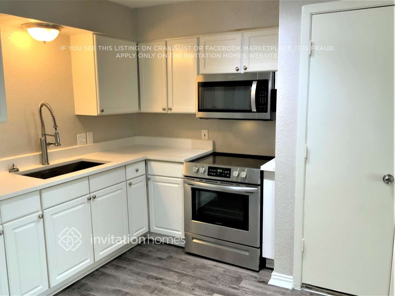904 N Wood St - Photo 5 of 14