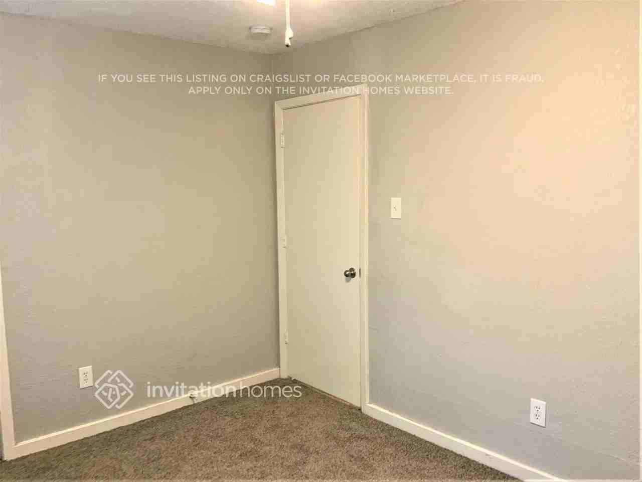 904 N Wood St - Photo 7 of 14