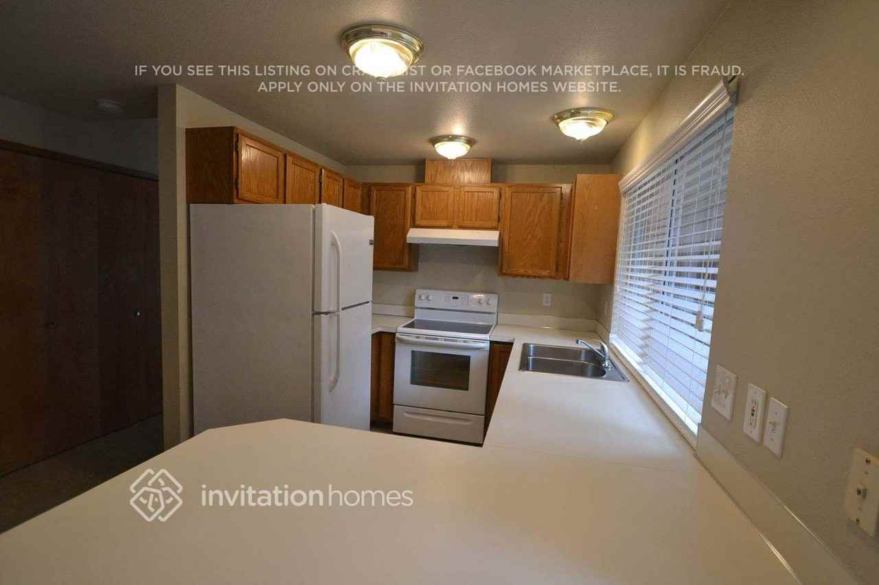 3201 32nd Street Pl Se - Photo 4 of 11
