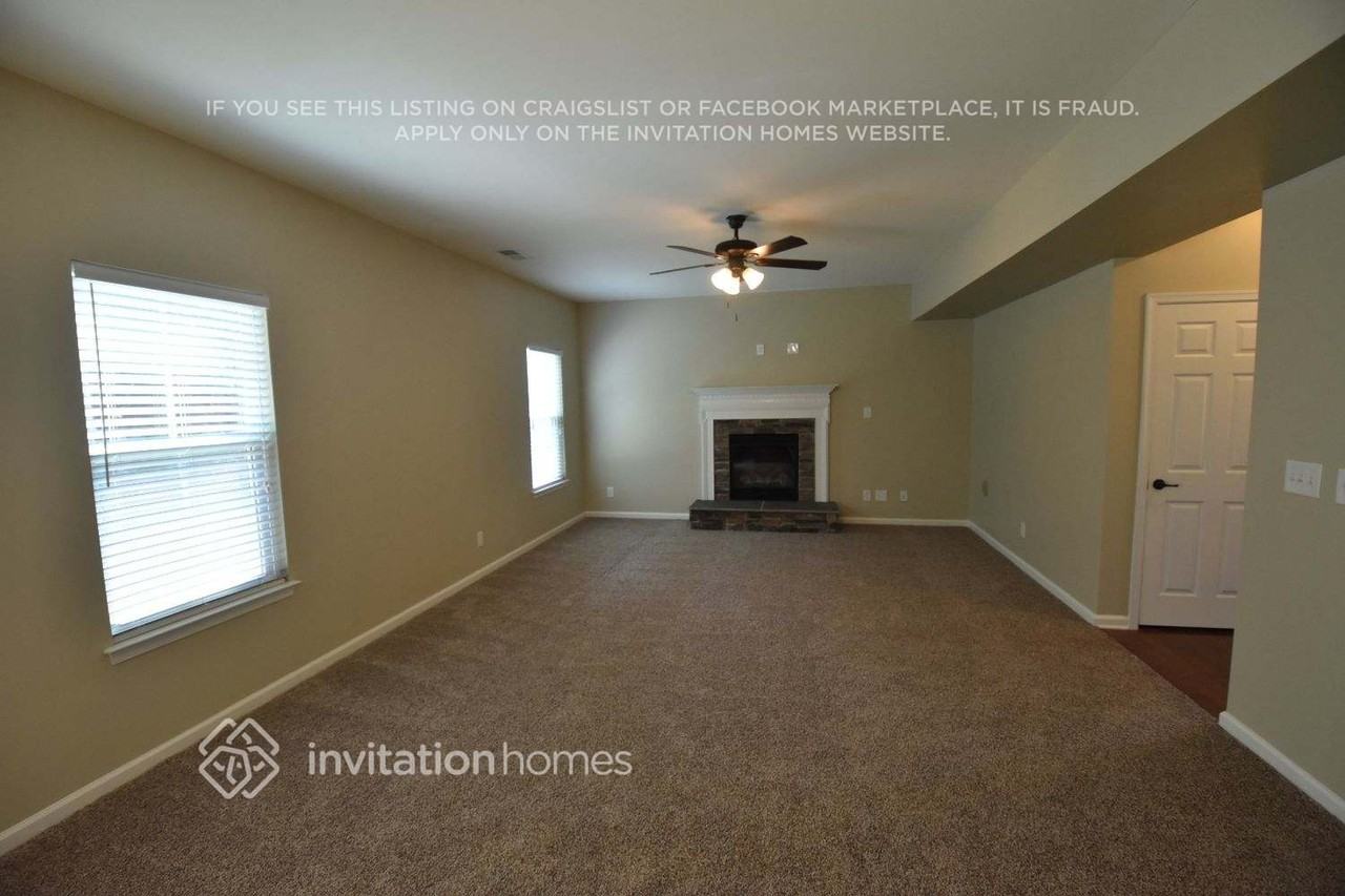 7678 W Berkeley Rd - Photo 3 of 13