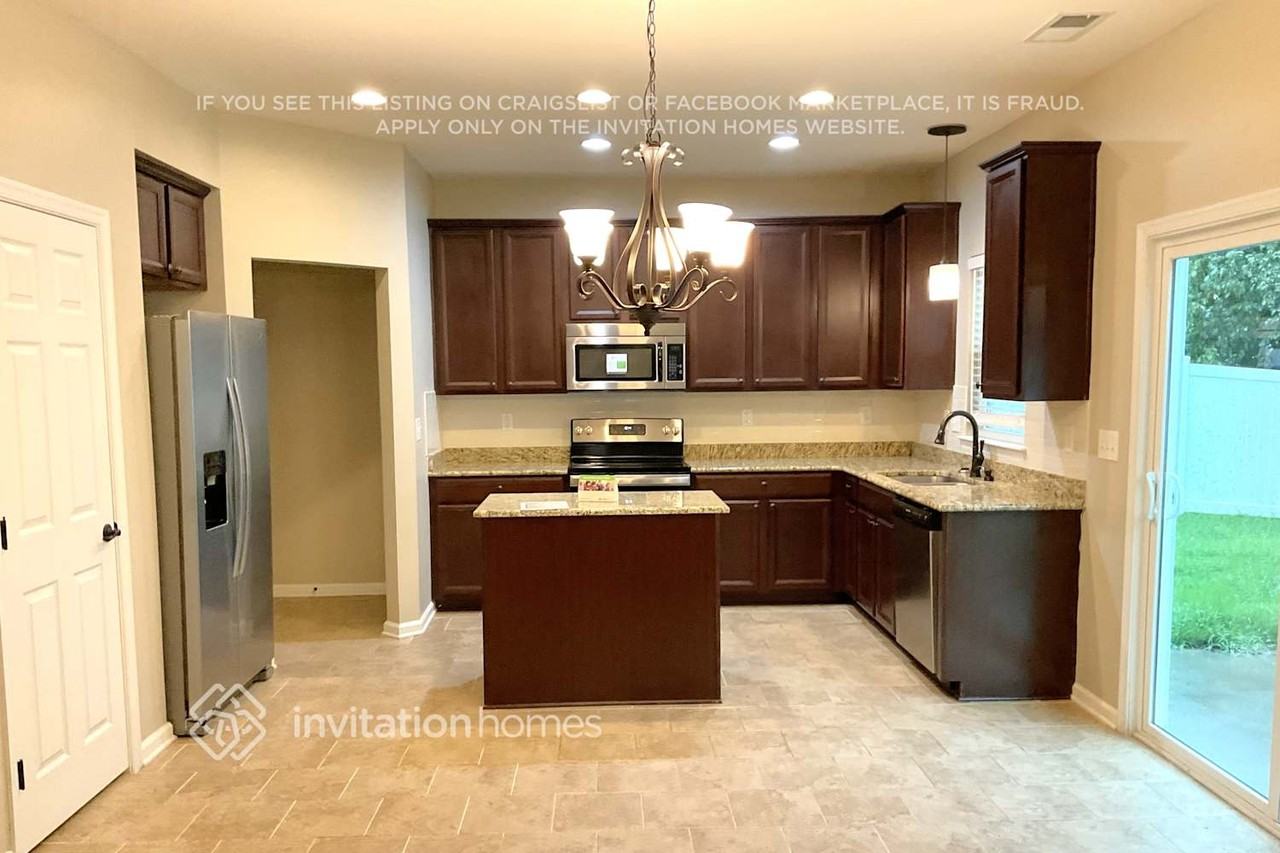 7678 W Berkeley Rd - Photo 5 of 13