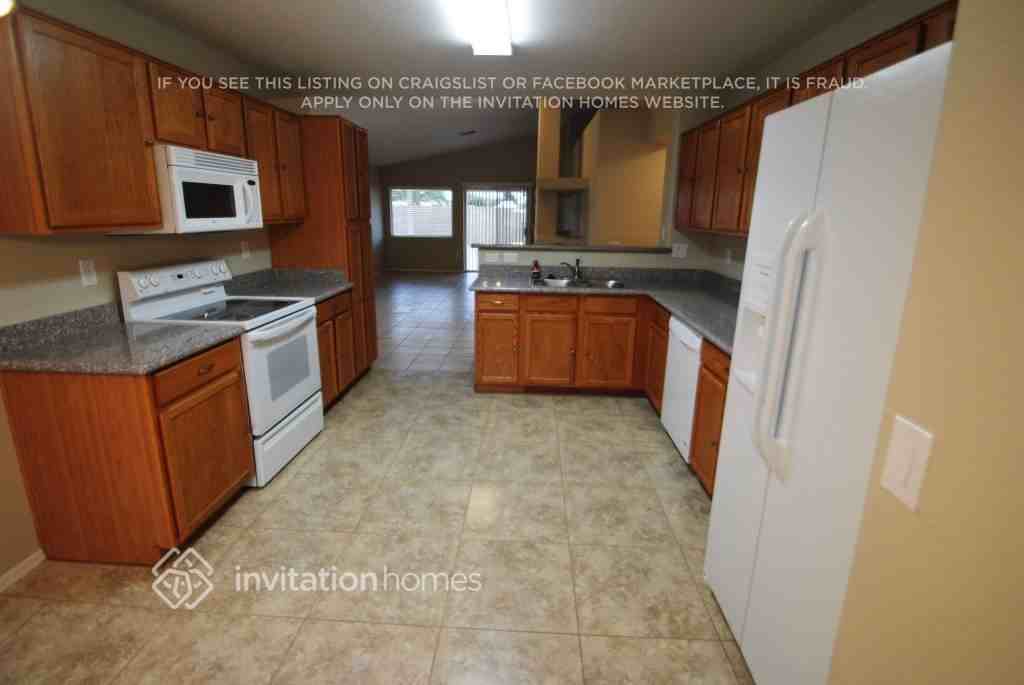 10244 N 92nd Dr - Photo 2 of 12
