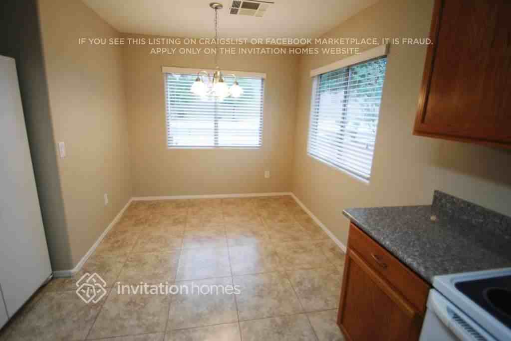 10244 N 92nd Dr - Photo 3 of 12