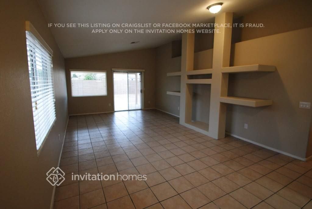 10244 N 92nd Dr - Photo 4 of 12