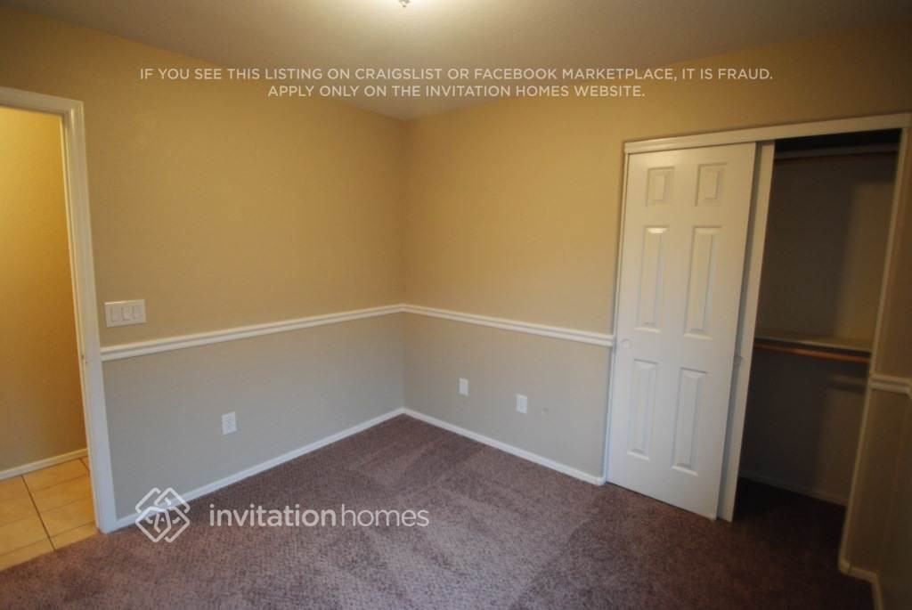 10244 N 92nd Dr - Photo 7 of 12