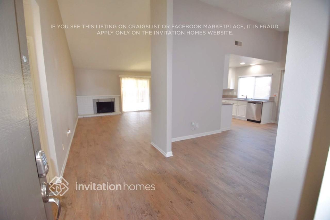 11271 Cullen Ct - Photo 2 of 8