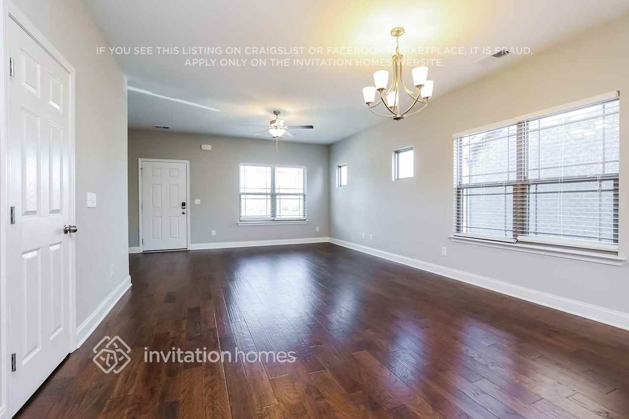 1184 Westgate Dr - Photo 2 of 16