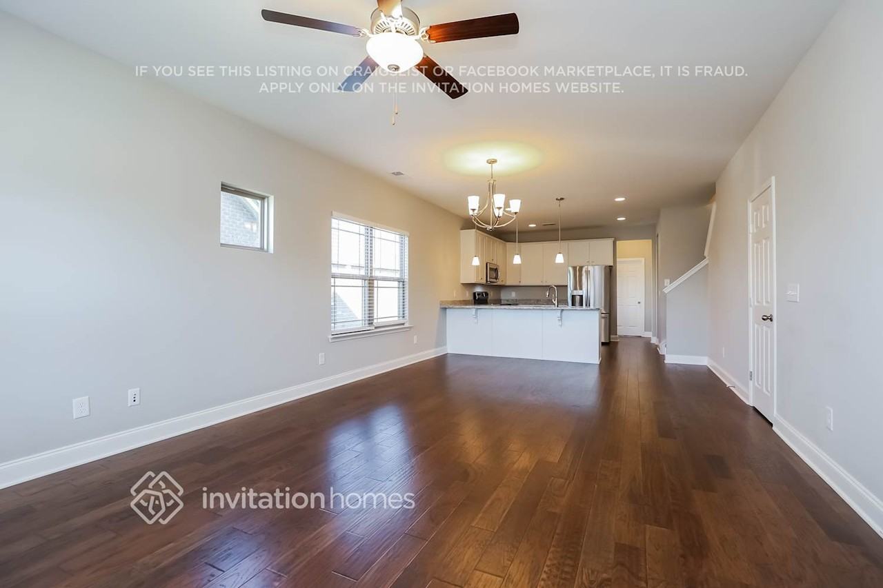1184 Westgate Dr - Photo 3 of 16