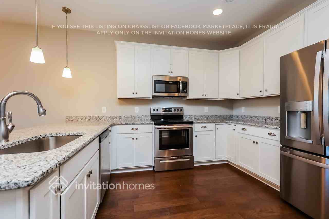 1184 Westgate Dr - Photo 4 of 16