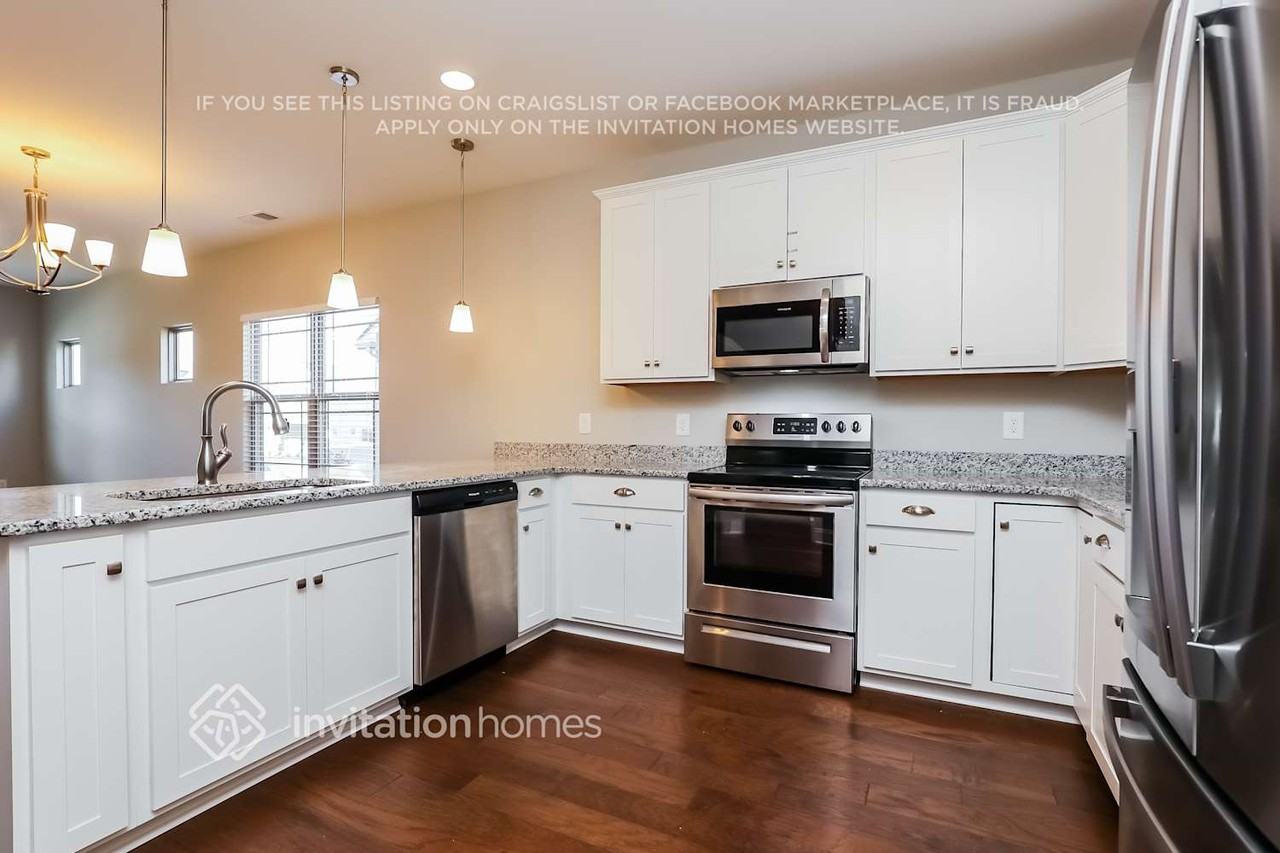 1184 Westgate Dr - Photo 5 of 16