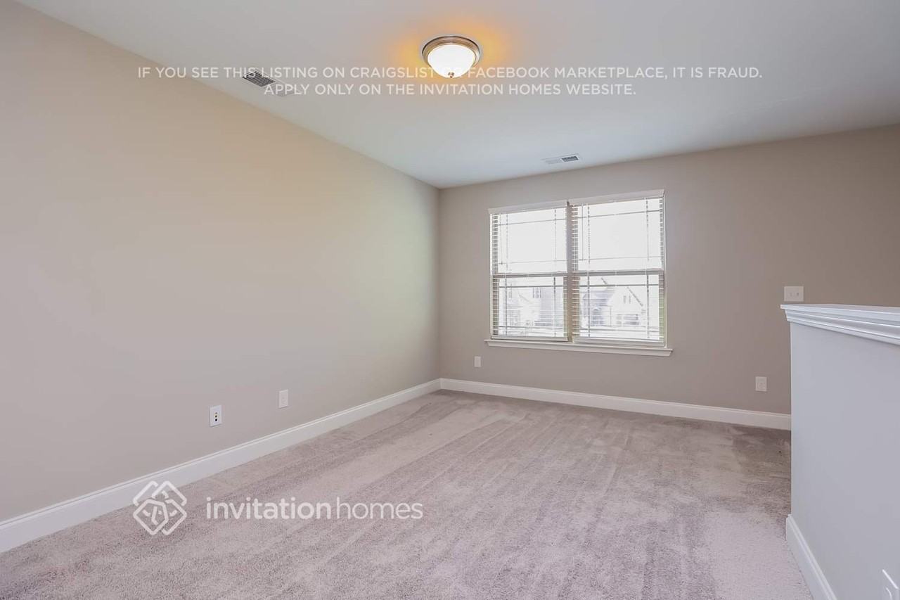 1184 Westgate Dr - Photo 6 of 16