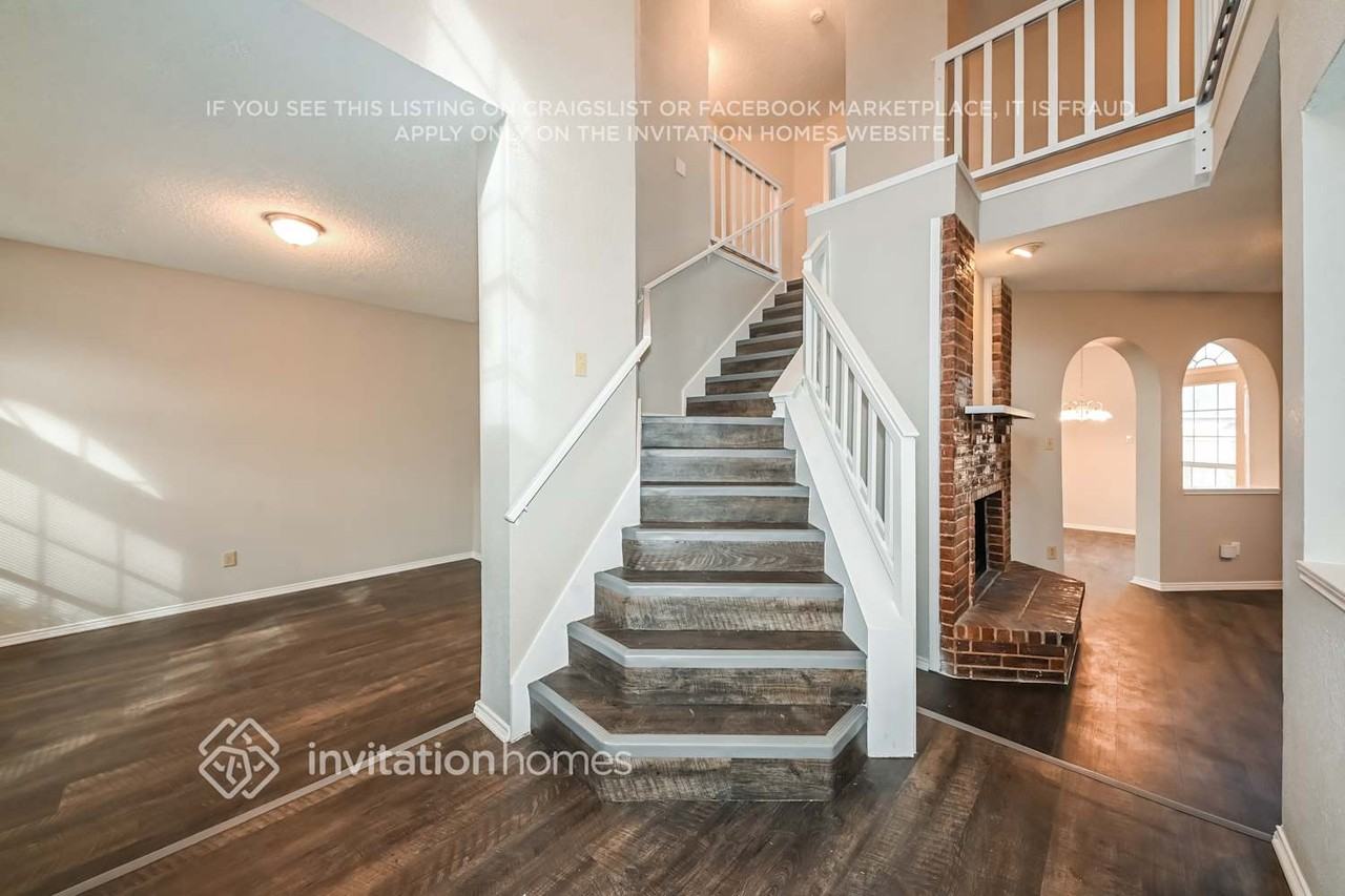 1129 Kensington Dr - Photo 3 of 16